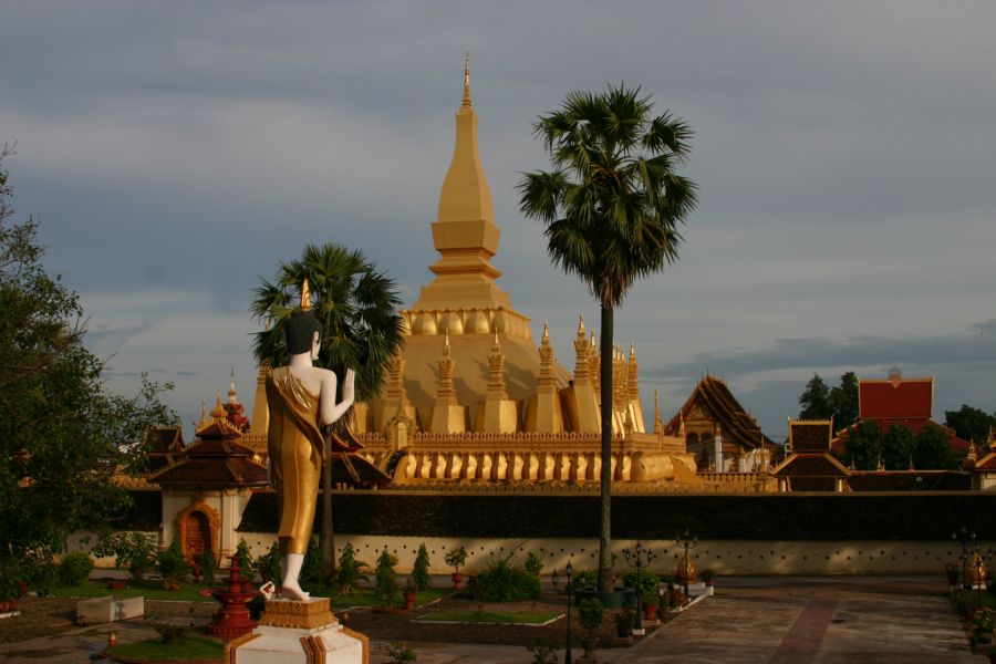  Ступа ват Тхант Луанг(Лаос)(фото Лимарева В.Н.)