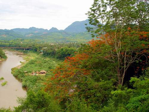 Вид с холма Фуси. (Лаос)(фото Лимарева Олега)