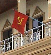 Знамя коммунистов Лаоса.