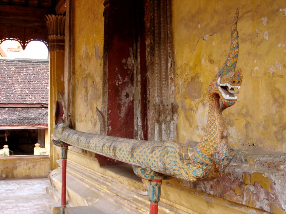 Змей. Комплекс буддийских храмов национального музея. Лаос (фото Лимарева В.Н.)