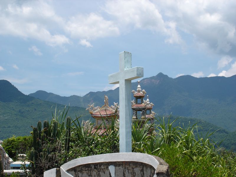 Крестианское кладбище под Данангом. Вьетнам. Фото Лимарева В.Н.