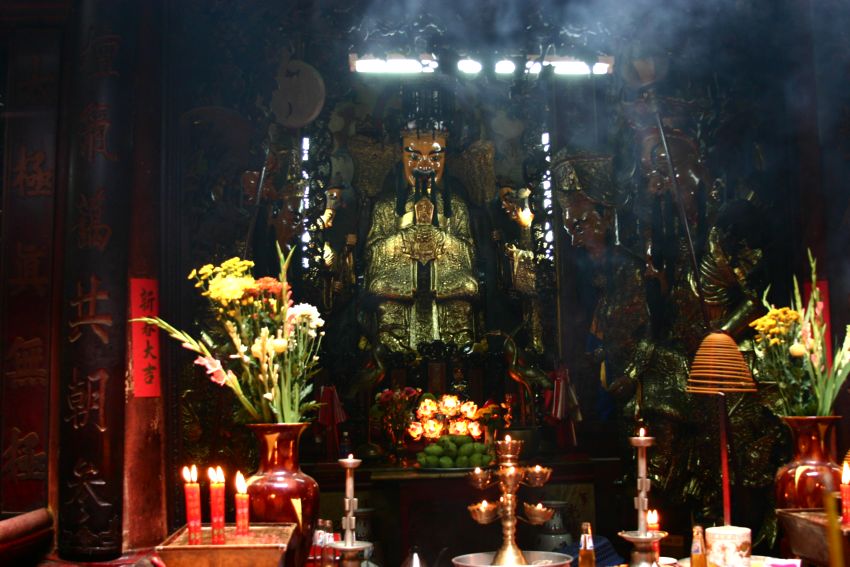 Божество.(Китайско-вьетнамский храм в Хошимине. Фото Лимарева В.Н.)