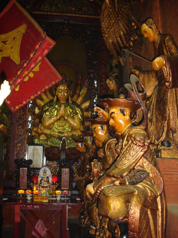 Богиня мать.Парвати (супруга Шивы)? (Китайско-вьетнамский храм в Хошимине. Фото Лимарева В.Н.)